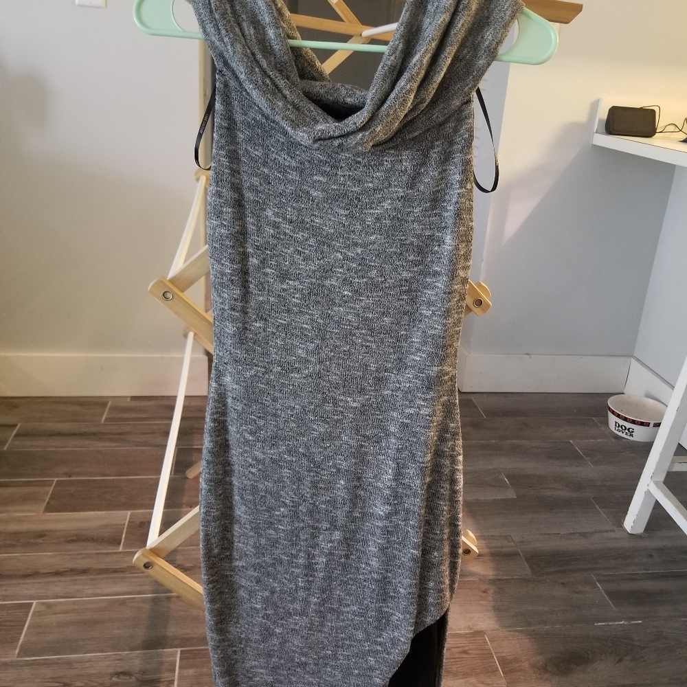 Gray fitted dress with slit